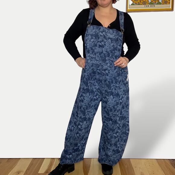 GAP Pants - Gap Ultrasoft Denim Horseshoe overalls floral print size XXL NWT